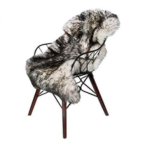 Hollert Lammfell - GEFLAMMT Merino Schaffell Läufer Echt Fell Dekoration Sitzunterlage Größe 110-120, Farbe Schwarzwald Cover