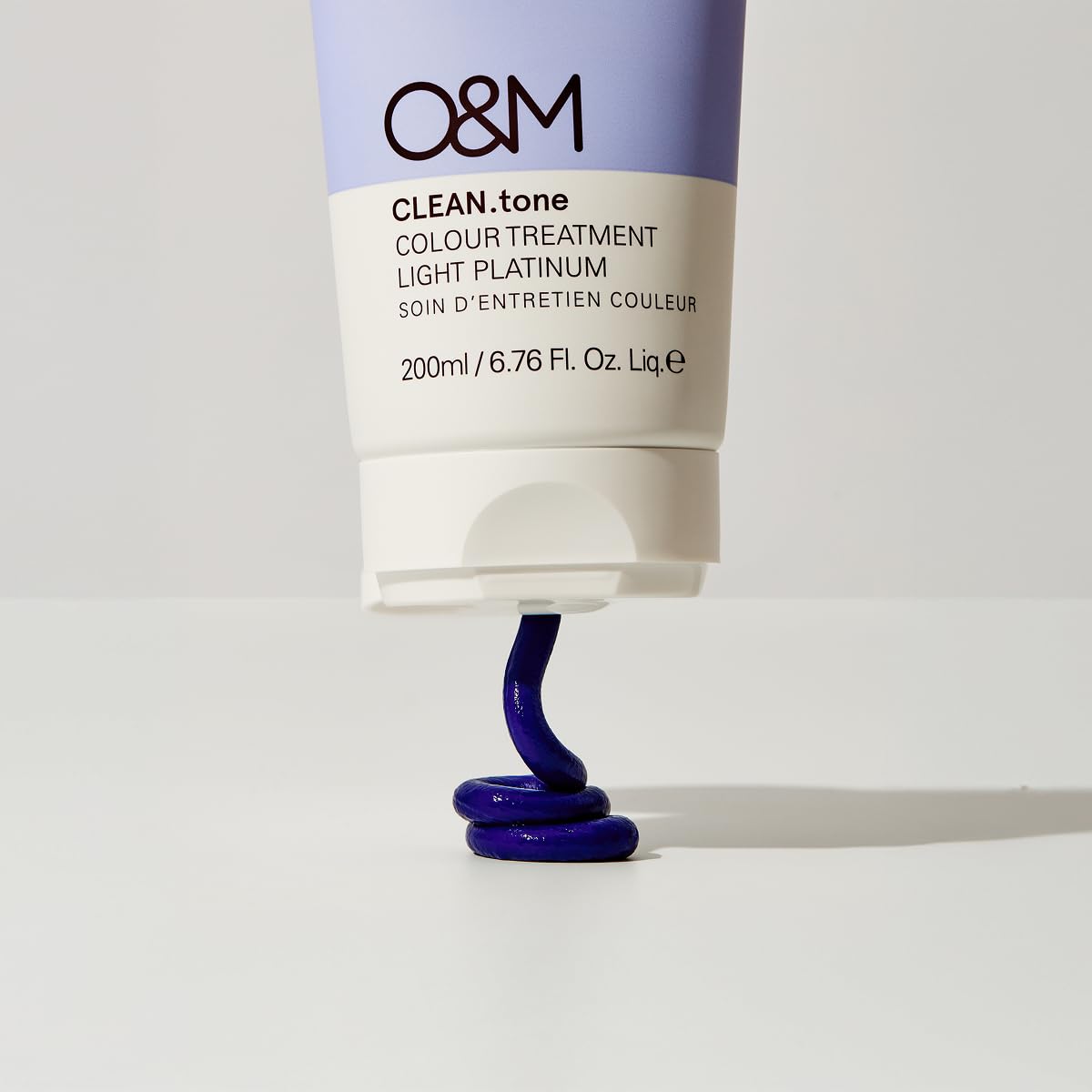 O&M CLEAN.tone Light Platinum (200ml) – Farbauffrischende Haarkur für sehr hellblondes Haar – Neutralisiert Gelbstich & pflegt – Ohne Sulfate & Silikone – PETA-zertifiziert, vegan, Made in Australia