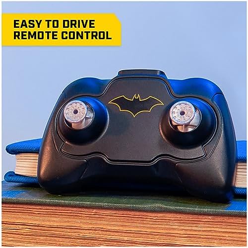 Spin Master - Batman Batmobile z pilotem zdalnego sterowania (2,4 GHz), łatwy do jazdy, kompatybilny z figurkami Batmana 10 cm, z figurką Batmana, skala 1:20, od 4 lat