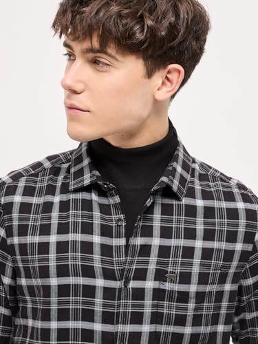 Image of THE BEAR HOUSE Men Spread Collar Checked Cotton Slim Fit Shirt
