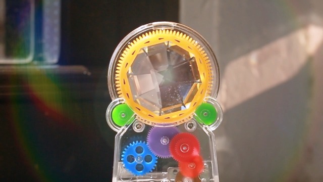Amazon.com: Kikkerland Solar Powered Rainbow Maker – Prism