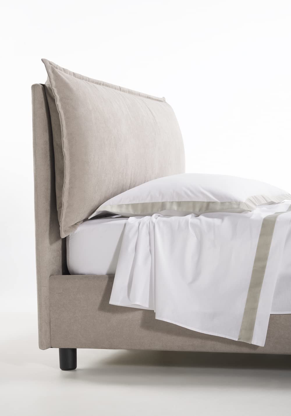 EVERGREENWEB Letto con Contenitore con Materasso 1 Piazza e Mezza e Rete Doghe in Legno + Cuscino Memory, Testiera in Tessuto Sfoderabile color Ghiaccio, Stile Moderno ideale per Camera da Letto ALEXA