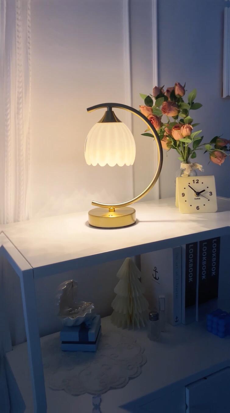 Image of Shenmoyl Set of 2 Tulip Table Lamp, 5200mAh Cordless Touch Control Table Lamps with 3 Color Temps & Stepless Dimming, Rechargeable Battery Table Lamp for Living Room, Bedroom, Shelf (White Tulip)