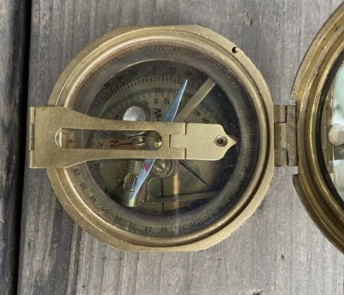 Brújula prismática antigua de latón con lente de mira y espejo – Brújula de navegación estilo militar vintage en caja de madera | Regalo coleccionable para senderismo y camping marítimo miniatura 5