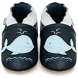 Schöne weiche Leder Baby Schuhe. Diese Baby-Schuhe von Petit Marin bestehen aus wunderschönem, flexiblem Leder und haben eine schützende Antirutsch-Sohle aus Wildleder. Sie lassen die Füße Ihres Babys auf natürliche Weise wachsen und bieten optimale Bewegungsfreiheit.