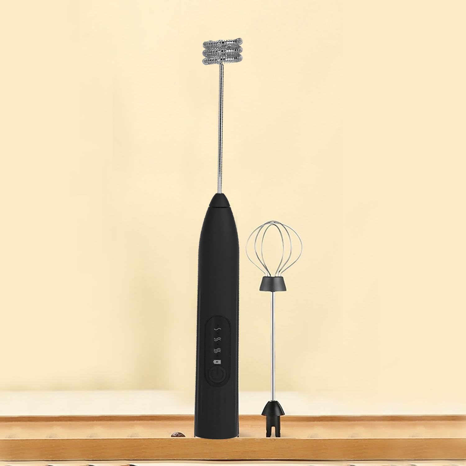 Mousseur à lait à main, mélangeur à main électrique rechargeable, 3 vitesses, avec 2 fouets en acier inoxydable pour café, cappuccino, frappe, matcha et chocolat chaud (3 x 26,4 cm)