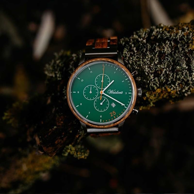 Waidzeit Herren-Chronograph Barista Verde, Grünes Ziffernblatt, Barrique-Eichenholz mit Edelstahl, 42mm, Miyota-Uhrwerk
