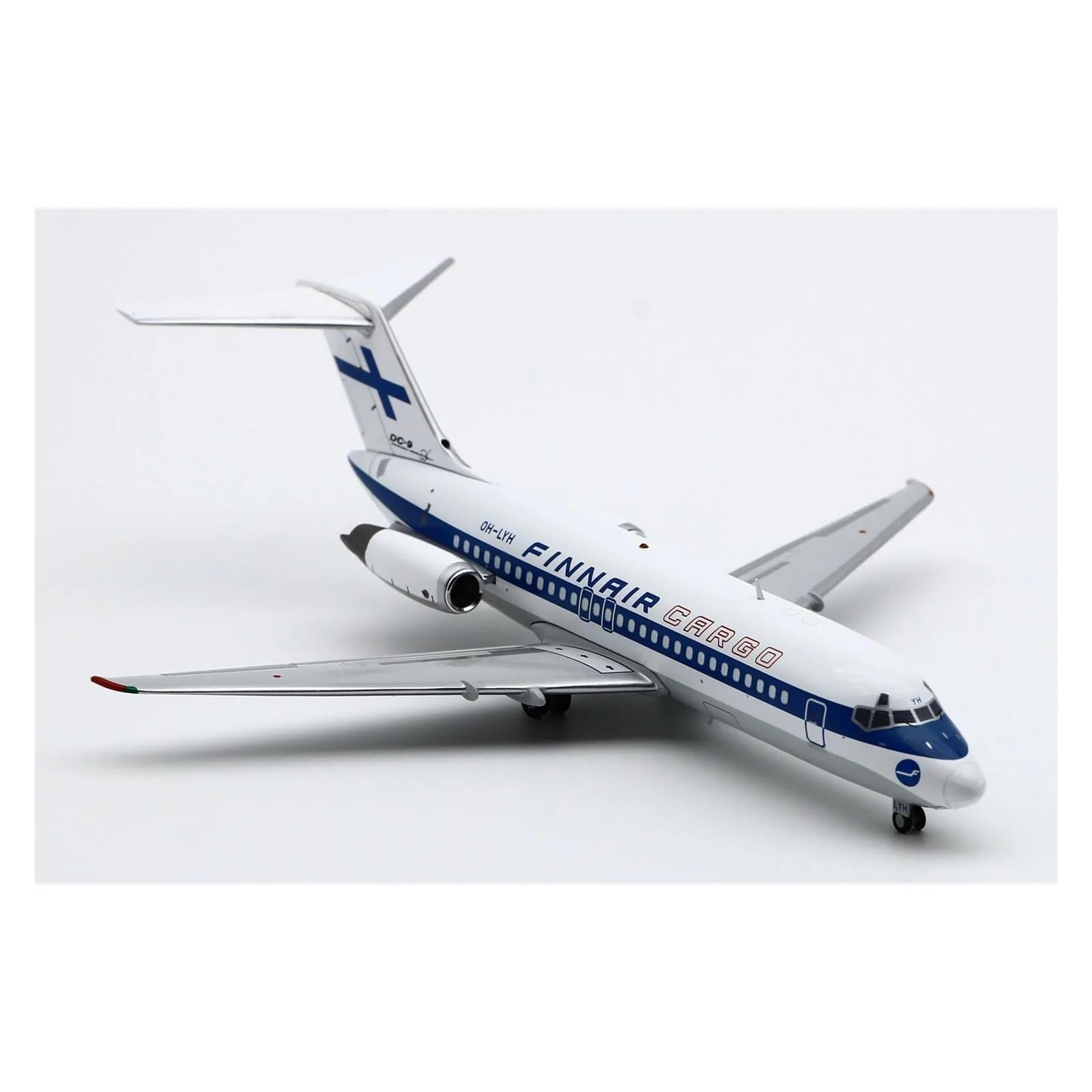 Amazon | 飛行機 模型 完成品 1:200 フィンエアー貨物マクドネル