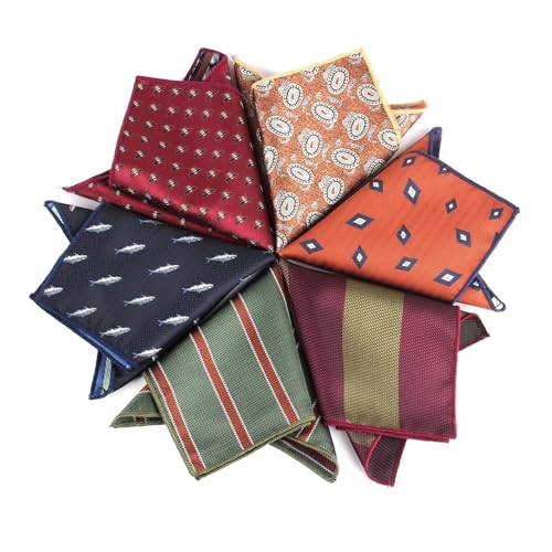 Poche serviette rayée pour raviver un costume sombre et triste de bureau