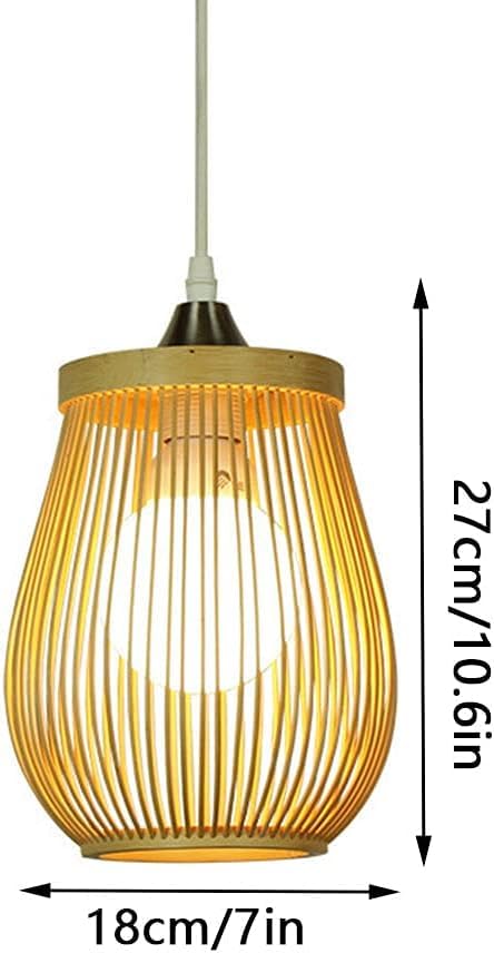 Candelabros antiguos de mimbre para renovar techos altos con calidez costera 3