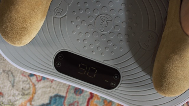 Amazon.com : MERACH Vibration Plate Exercise Machine, Vibrating Platform  for Lymphatic Drainage Weight Loss Muscle Activation, Full Body Home  Exercise Equipment with LED Touch Screen Bluetooth Pull Cord : Sports &  Outdoors