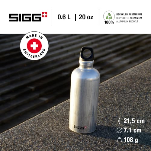 SIGG Traveller Aluminio Botella de Agua 0.6 L, Negra, Reutilizable y Ligera, Hermética, para Viaje miniatura 2