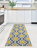 Alfombra de cocina de pelo bajo de 1/4 pulgadas: el pelo bajo de 1/4 pulgadas no añade volumen a tu suelo y las puertas no se atascan. Textura fina con exquisito diseño de borde hace que la alfombrilla sea sólida y duradera.