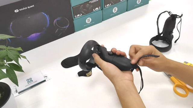 Custodia Protettiva In Silicone Per Manici Controller Oculus Quest 2 &ndash; Bianco E Nero