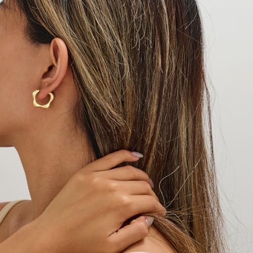 Small Gold Hoop Earrings for Women 18K Gold Plated Gold Hypoallergenic Floral Earrings Floral Huggie Hoop Earrings Trendy Jewelry2