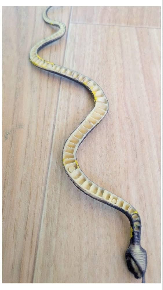 Amazon.co.jp: ヘビ年 インテリア 模型 置物 パーティーグッズ ゴム製