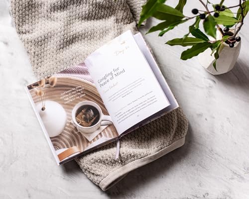 Image of Clear Mind, Peaceful Heart: 50 Devotions for Sleeping Well in a World Full of Worry (A 50-Day Devotional)
