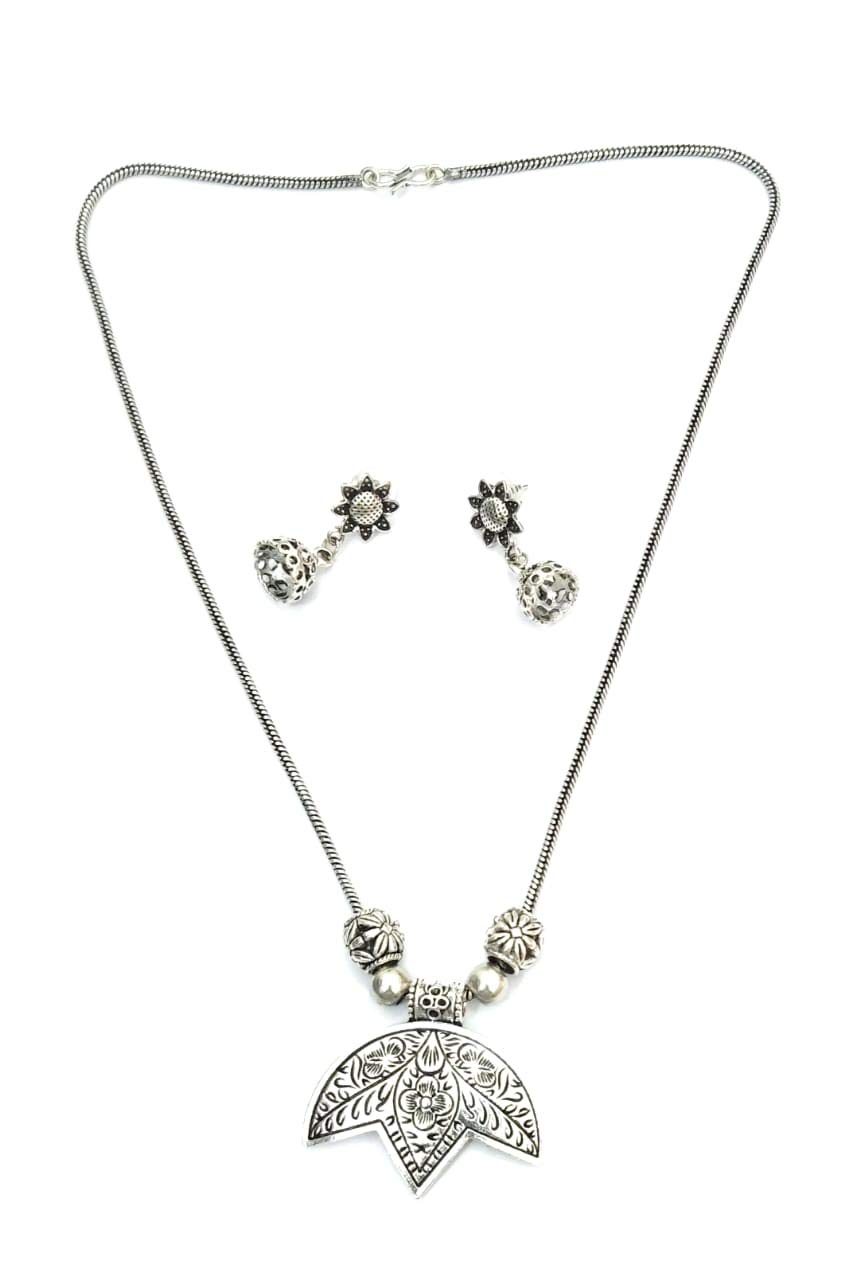Antique Necklace Set for Women Black Silver Metal Leaf Pendant Jewelry Sets with Earrings (B07XKZRL7L) Amazon Price History, Amazon Price Tracker