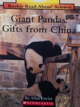 Paperback Giant Pandas: Gifts from China (Rookie Read-About Science) Book