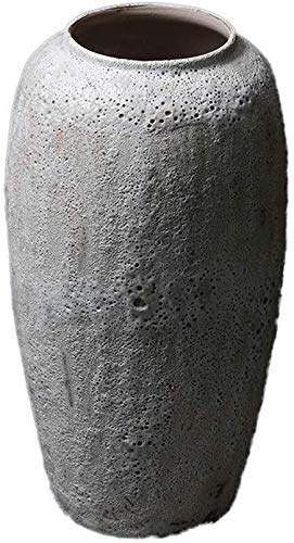 Vase en céramique au salon : créez un coin de nature rétro avec ce grand modèle de sol