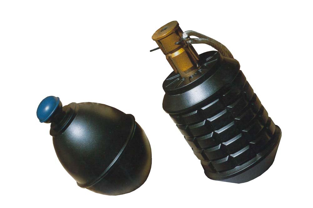Micro Ace 1/1 Scale Type 97 and German Egg Grenade Plastic Model Kit Japan