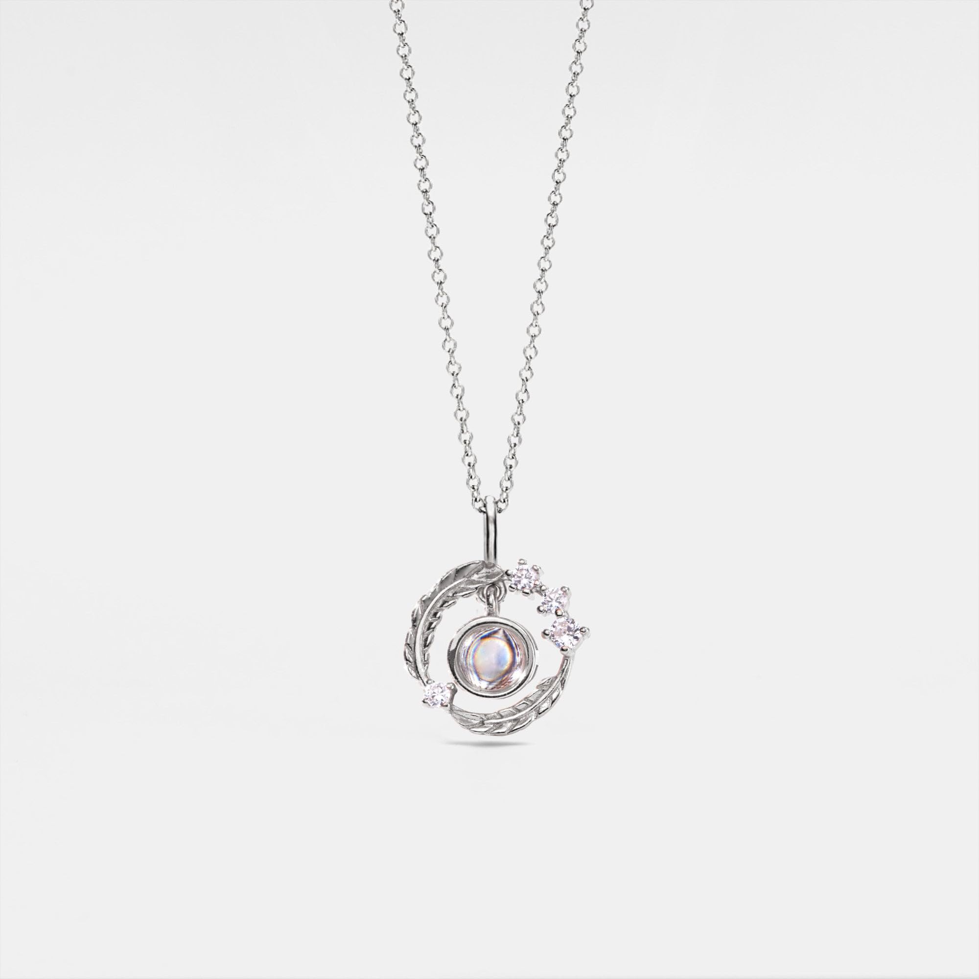 PERIMADE Collana con foto personalizzata, ciondolo con proiezione di immagini personalizzate per donne, testo personalizzato e amore in 100 lingue con zirconia cubica, collana con ciondolo a forma di
