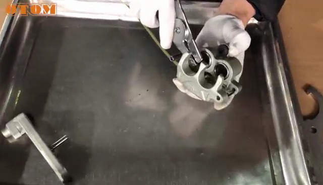Extracteur de piston d'étrier de frein, pince fiable pour retirer le piston de frein Métal pour réparateur pour réparation de moto pour extraire le piston d'étrier de frein Extracteur de piston d'étrier de frein, pince fiable pour retirer le piston de frein Métal pour réparateur pour réparation de moto pour extraire le piston d'étrier de frein