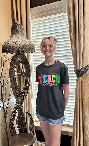 Teacher Shirts Women First Day of School Tshirt Helping Little Minds Grow Shirt Cute Flower Graphic Preschool Teacher Tee Top4