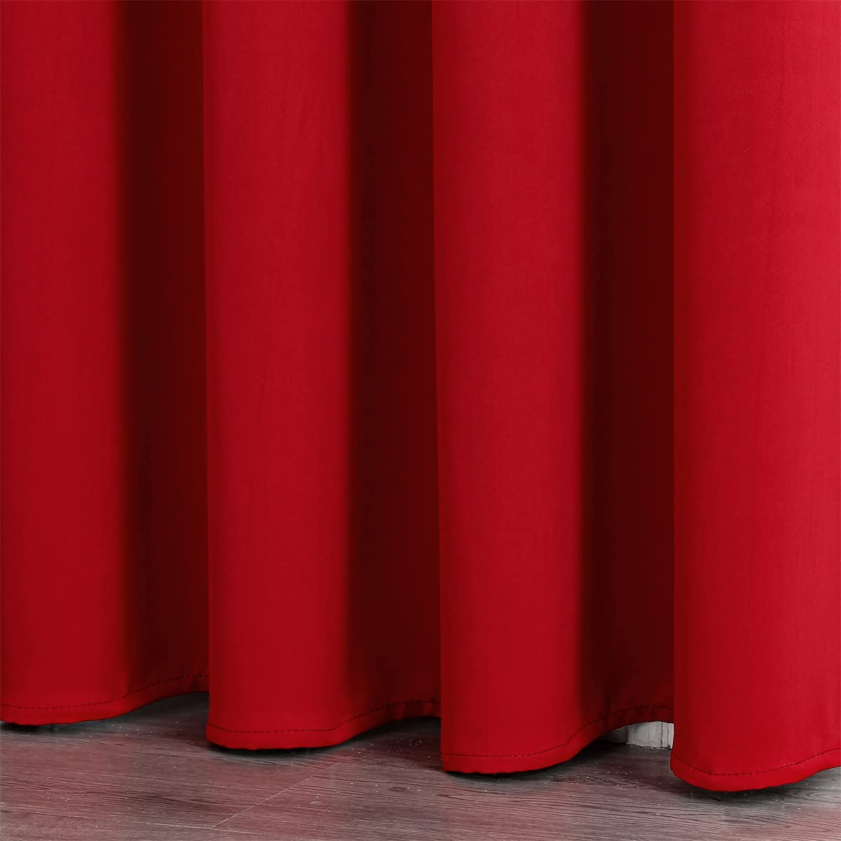 GYROHOME Lot de 2 Rideaux occultants à Isolation Thermique avec œillets à Triple Tissage pour Chambre à Coucher, Rouge, 132 x 243 cm