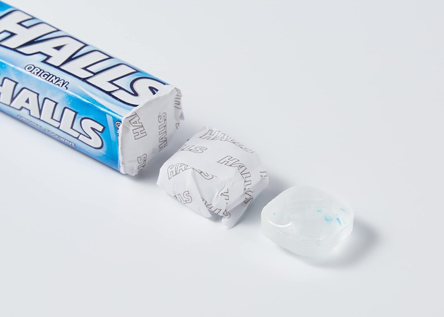 Halls Original Caramelos Sin Azúcar 480 uds (24 x 20 sticks de 32 g) – Mentol y Eucalipto, Frescor Intenso, Pack Ahorro Refrescante para Compartir – Edulcorados con Isomalt y Aspartamo