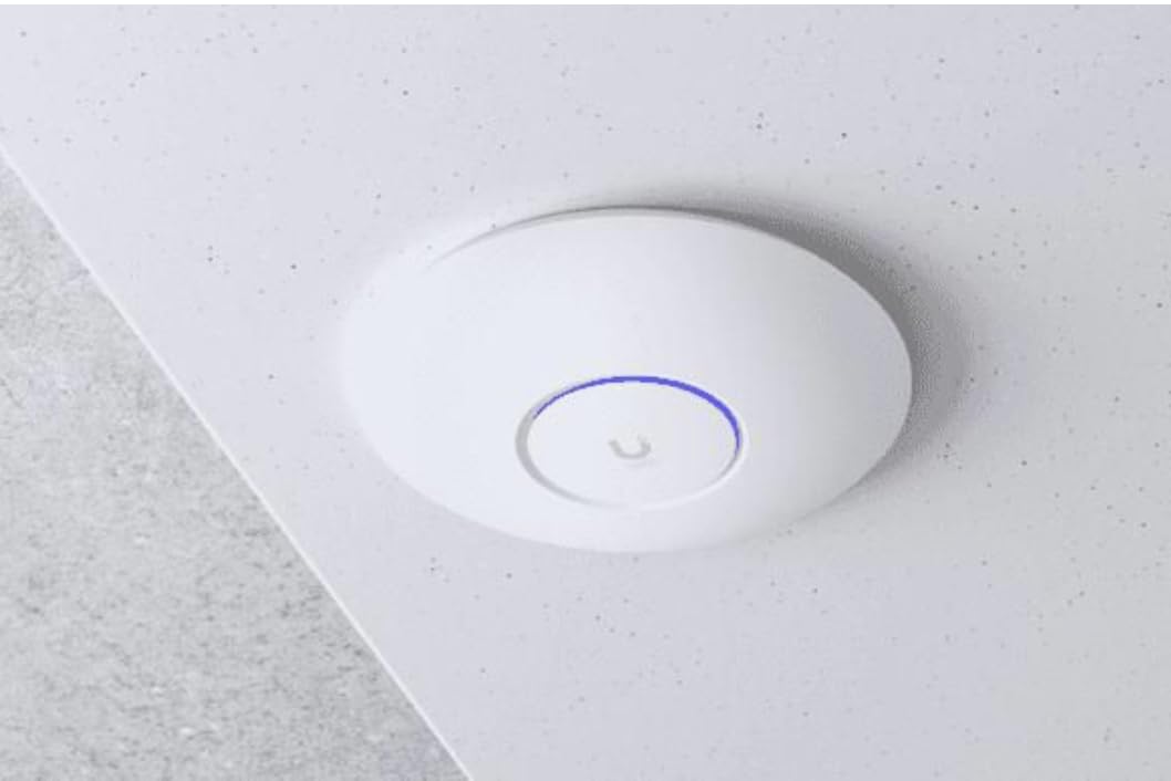 Paquete de red de alto rendimiento – Pasarela Cloud UDR7 WiFi 7 con Switch PoE + 2× Puntos de acceso WiFi 6 U6+ | Cobertura 3000 ft², Multi-Gig 2.5G/10G, Seguridad Avanzada