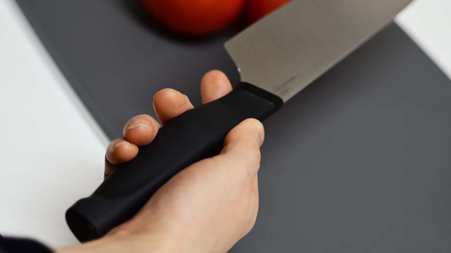 Amazon｜OXO ソフトワークス 包丁 シェフナイフ 20cm 21132900J｜三徳