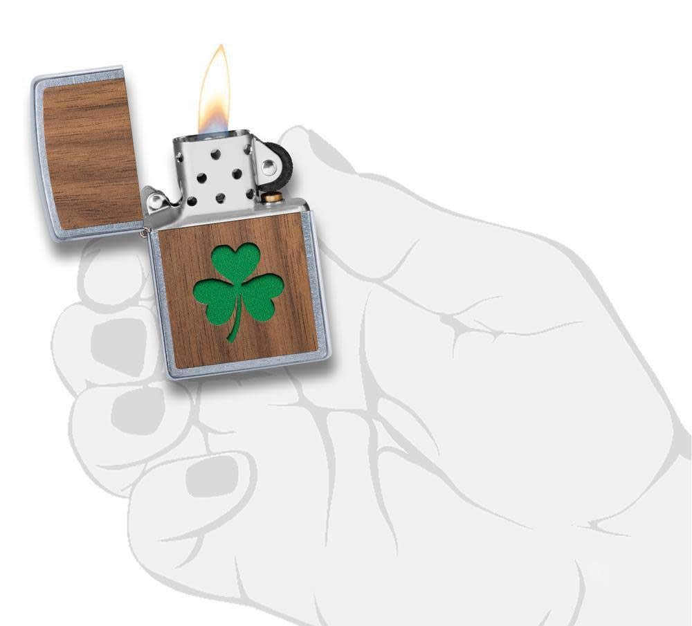 Zippo Briquet tempête – Design Woodchuck Clover, Street Chrome, emblème en Noyer – Rechargeable – Réutilisable – Résistant au Vent – Boîte Cadeau – Fabriqué aux États-Unis