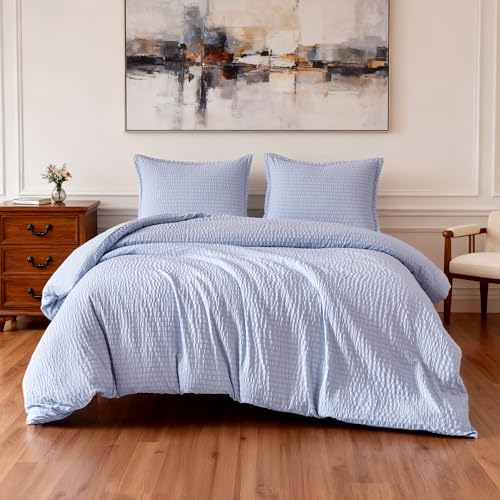 Image of Amazon Basics Duvet Cover Set Jacquard Geometric 3-Piece, with 1 Duvet Cover and 2 Pillow Shams, Comforter Not Included, King, Blue Striped