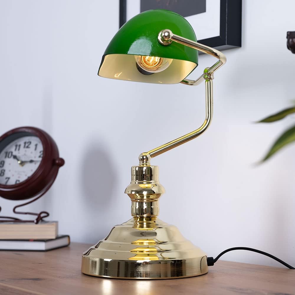 Close-up of the lamp's pull chain switch