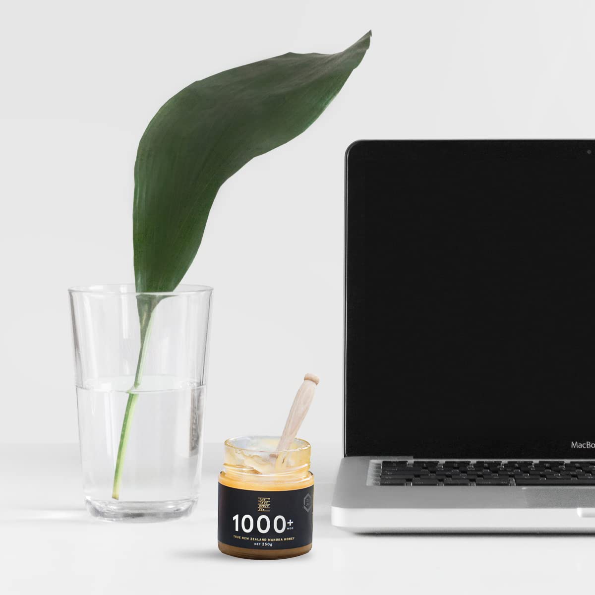 The True Honey Co. Manuka Honig MGO 1000+ (UMF 22+) 250g | MGO & UMF-zertifiziert | Exklusiv und Hochqualitativ | Hergestellt und Verpackt in Neuseeland | Im Glas mit Signature Box | Von NZfyMe