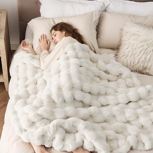 Bedsure Faux Rabbit Fur Throw Blanket, White Thick and Warm Blanket for Winter, Cozy Soft Elegant Fluffy Decoration Blanket for Sofa, Couch and Bed, Heavy Fuzzy Luxury Blanket 50×70 inches