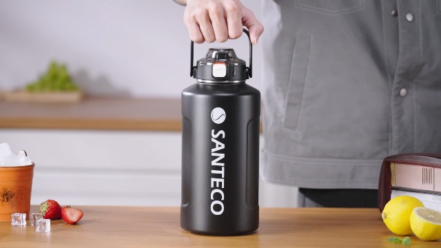 Amazon | SANTECO 水筒 保温保冷 大容量 魔法瓶 1900ML ストロー付き