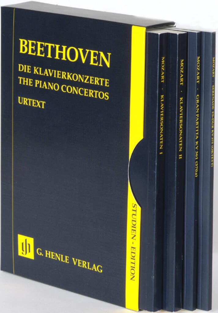 LES CONCERTOS POUR PIANO - 5 VOLUMES REUNIS DANS UN COFFRET (Multilingual Edition)      Sheet music – January 1, 2009