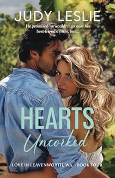 Paperback Hearts Uncorked (Love in Leavenworth) Book