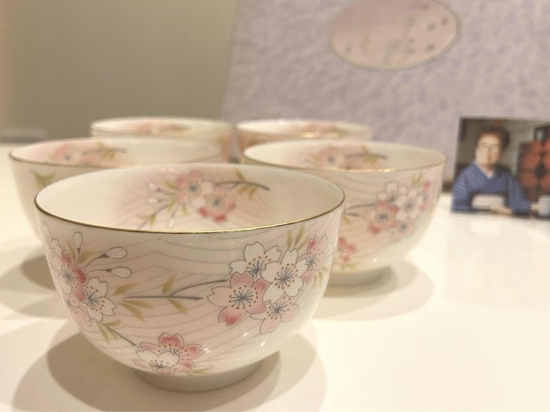 裏千家の茶器　花柄 Amazon.co.jp: 宇野千代 茶器 花さくら柄 5客 茶碗セット