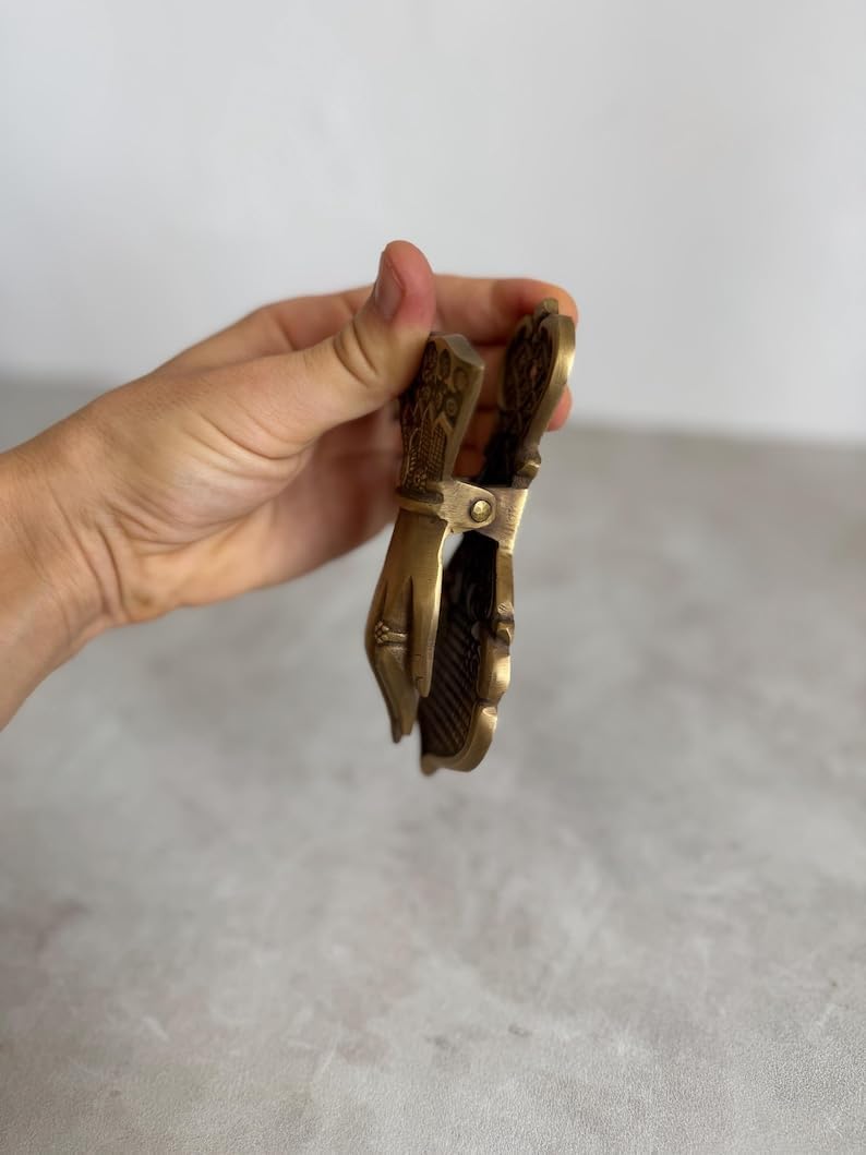 Vintage Brass Hand Clip Towel Holder Wall Clip Victorian Hand Paper Clip Journal Bookmark Scrapbooking Gift Book Lover Decor