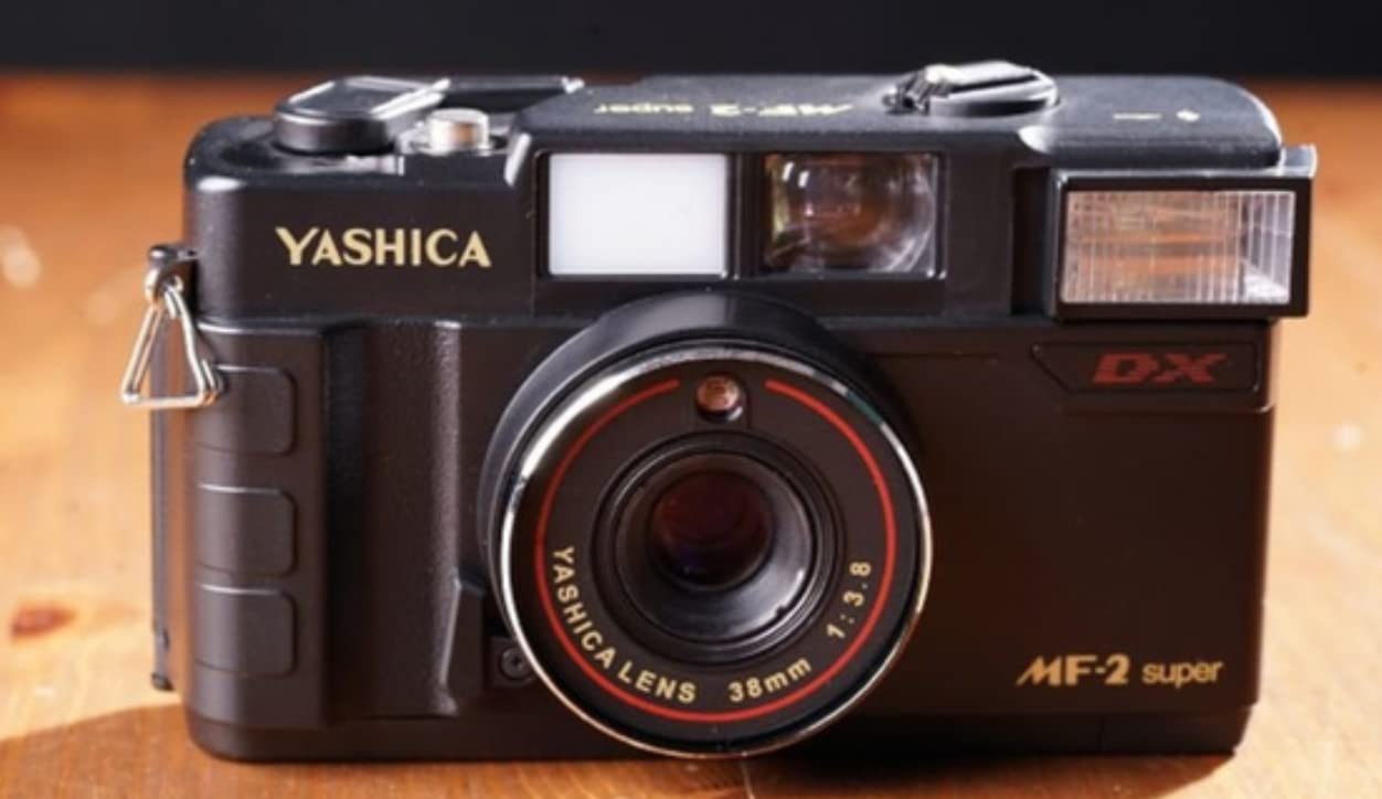 Yashica Kyocera MF-2 Super - Cámara de Fotos analógica, 35 mm, pequeña, con paño para cámara