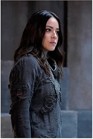 Amazon.com: Agents of S.H.I.E.L.D. Chloe Bennet as Skye facing to the