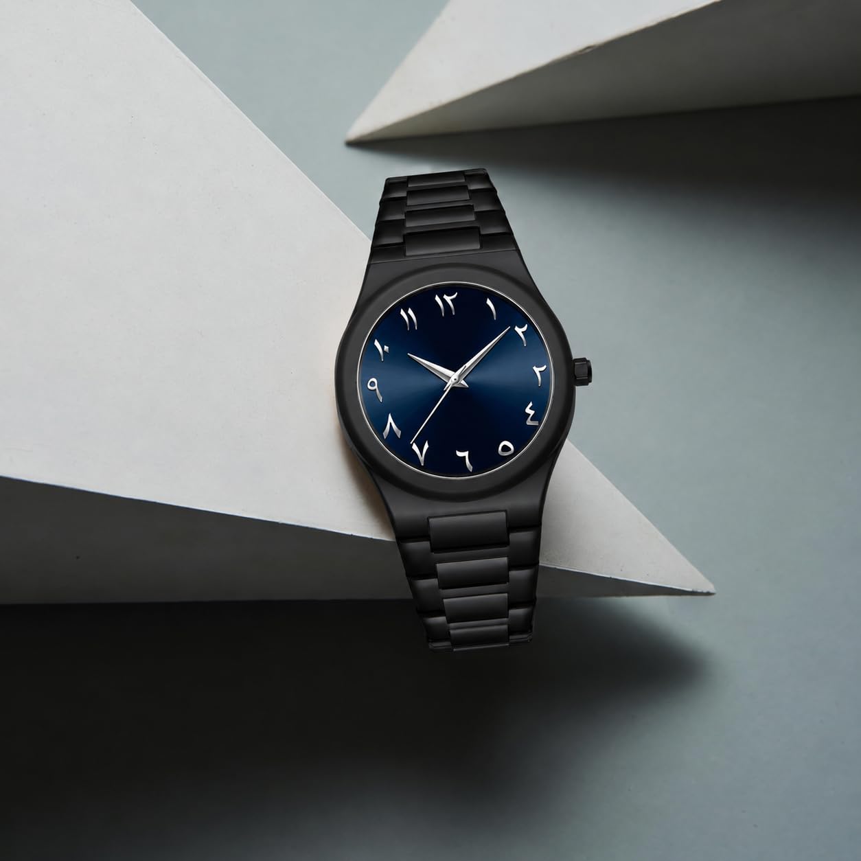 Gosasa Orologio da uomo al quarzo con numeri arabi mediorientali dal design elegante in acciaio inossidabile impermeabile Business Casual orologio da polso