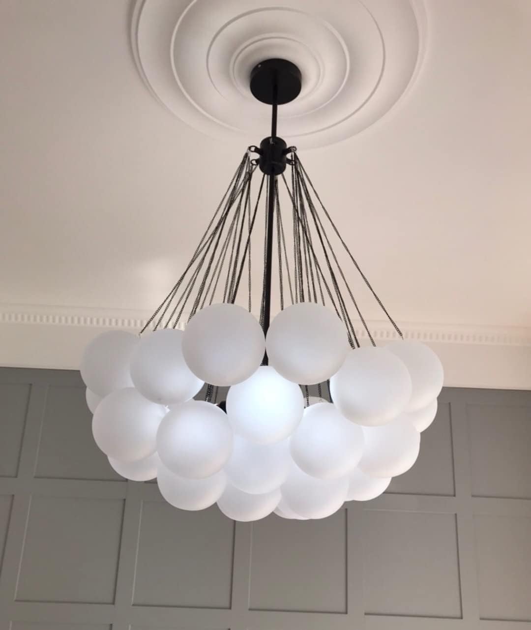 Modern Bubble Chandeliers, E27 Mid-Century Glass Globe Pendant Light, Black Finish Hanging Lamp, Frosted Glass Ball Design Chandeliers for Bedroom Living Room Lighting(Black,37-Lights)
