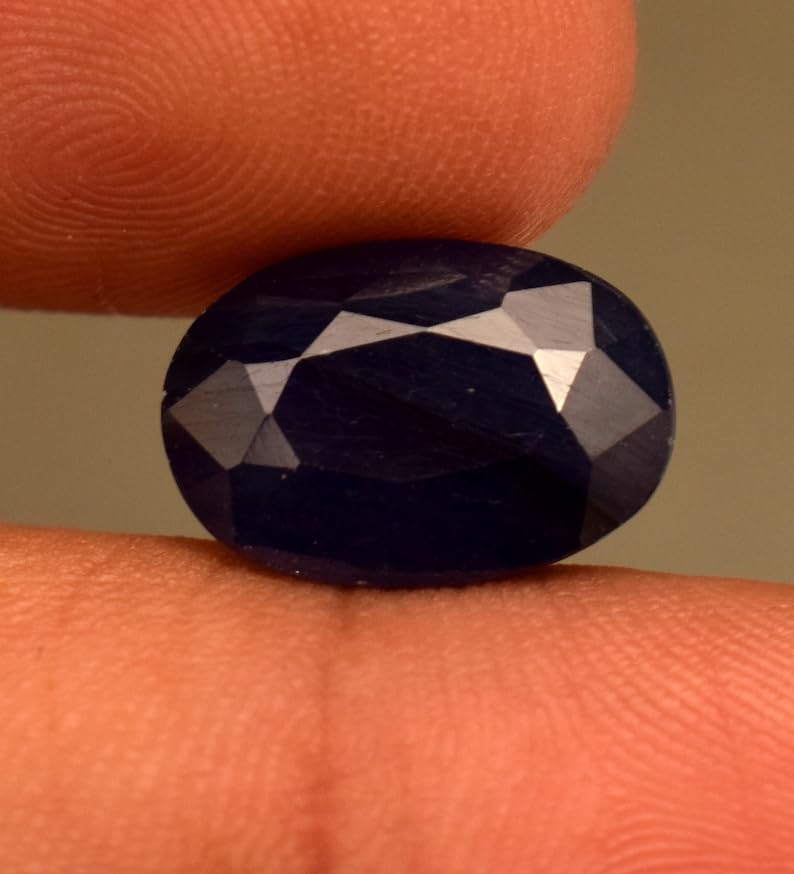 Saphir bleu de Ceylan ovale naturel pour remplacer une pierre de centre perdue