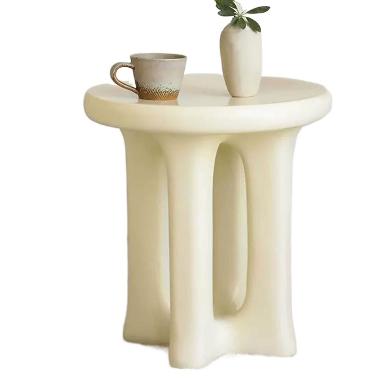 Petite table basse pour éviter le désordre sur le canapé du salon