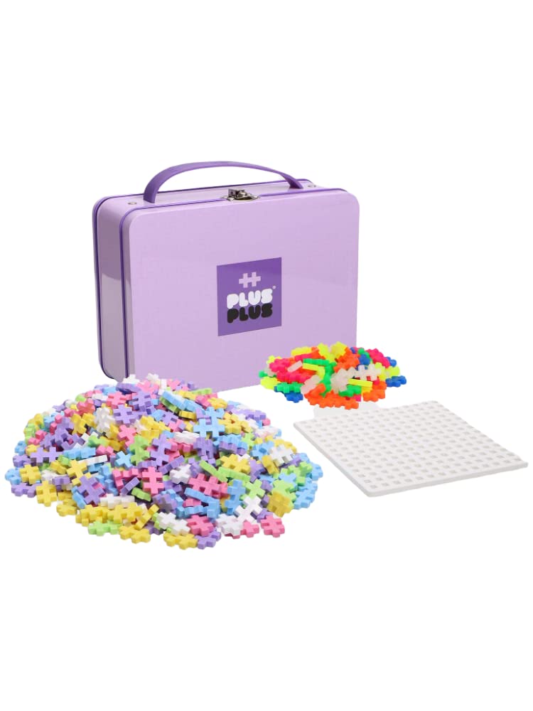 Plus-Plus 9607002 Geniales Konstruktionsspielzeug, Basic, bunt & 9607003 Geniales Konstruktionsspielzeug, Pastel, Bausteine-Set in praktischer Metall-Box mit Henkel, 600 Teile