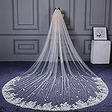 La conception de la pointe du peigne facilite la connexion aux cheveux. Le tissu est professionnellement fait de tulle doux, doux mais pas rigide.